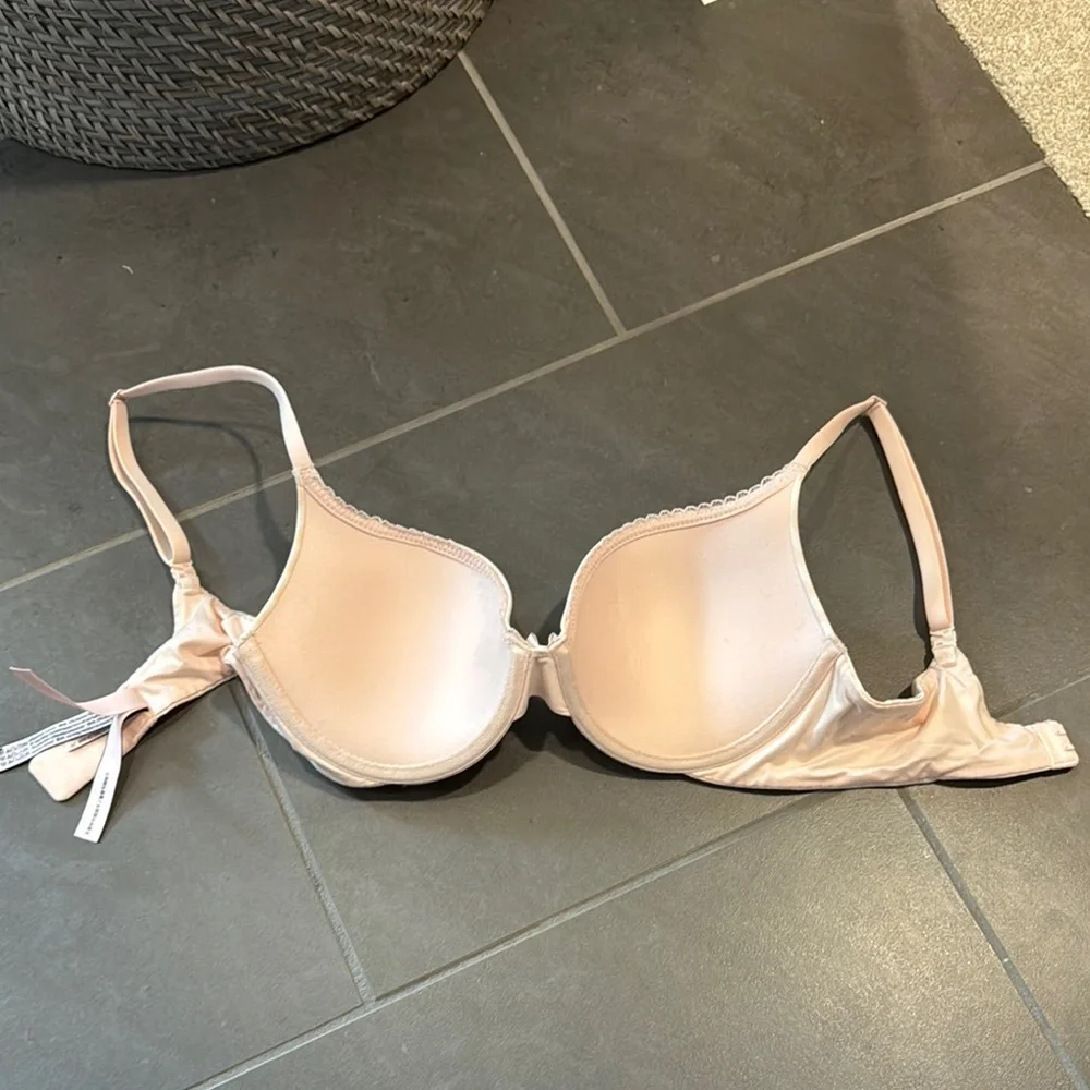 Victoria's Secret Perfect Shape Push Up Smooth Bra - Picture 2 of 3